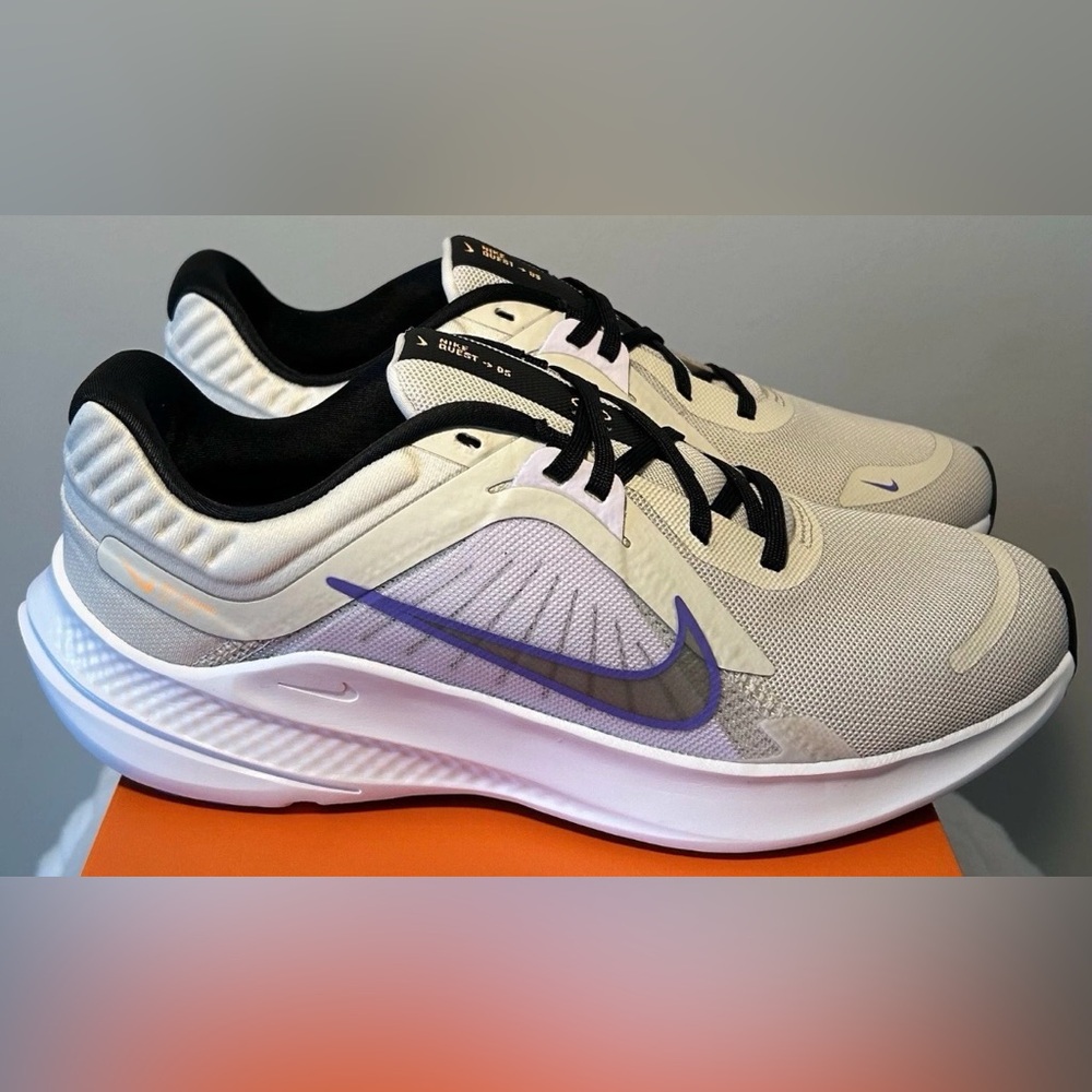 Women's running shoes Nike Quest 5 Size 8